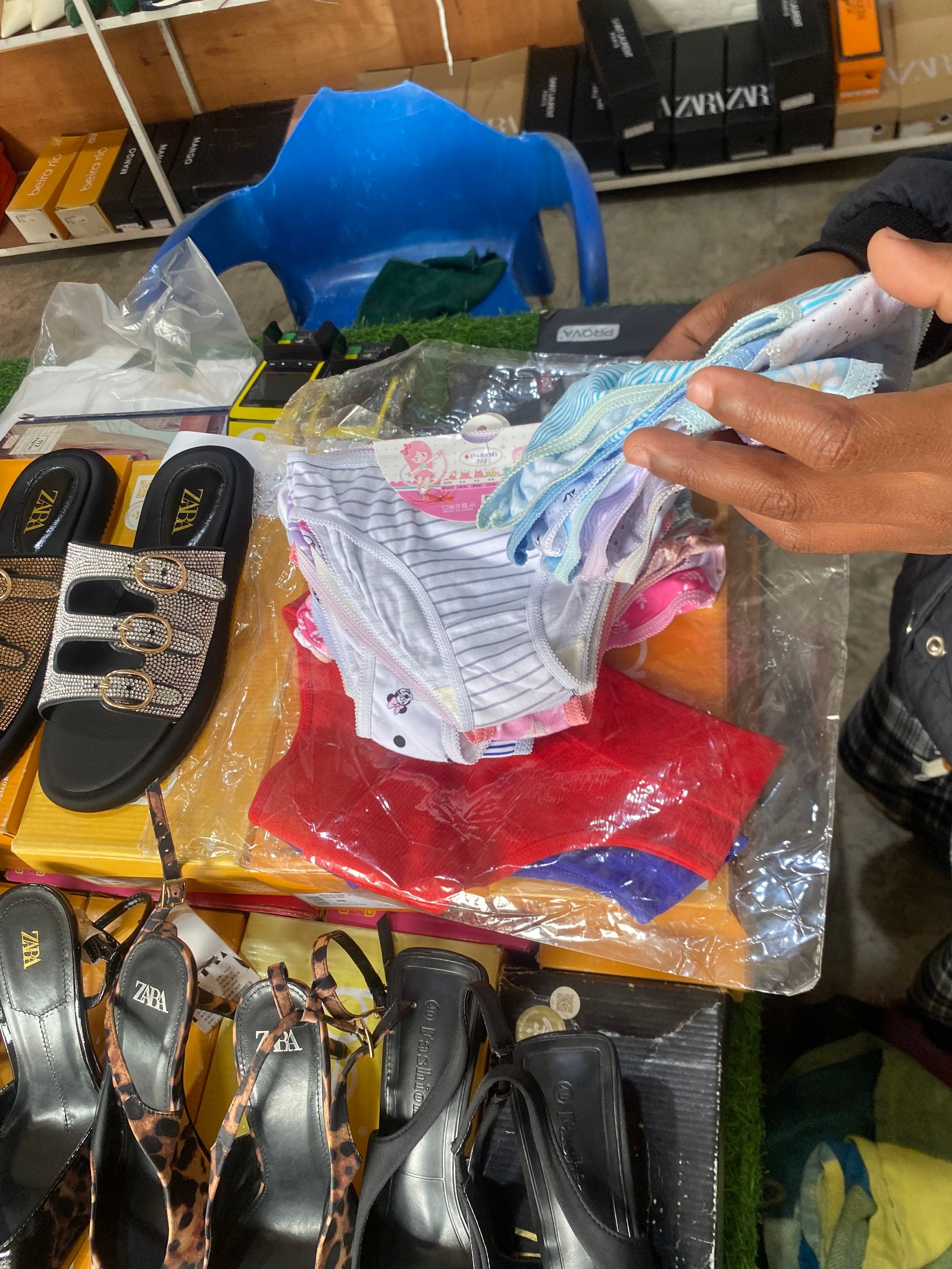 Roupas interiores de criança